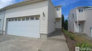 Main picture of 230 NW Clay Ct