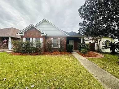 Main picture of 200 Hawthorne Cir