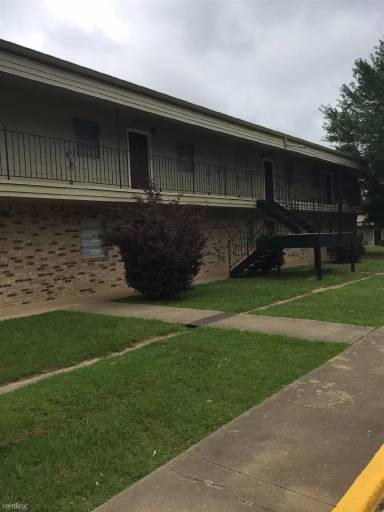 Main picture of 2901 E Travis St