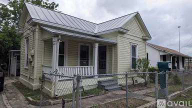 Main picture of 1020 W Poplar St