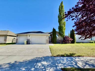 Main picture of 1760 Strawberry Pl