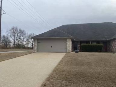 Main picture of 2900 SW Windrift Ave