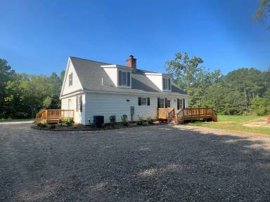 Main picture of 25 Farrier Dr