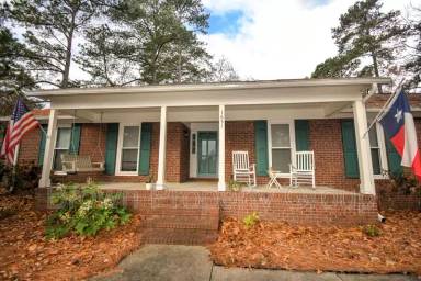 Main picture of 1651 Greenock Ave