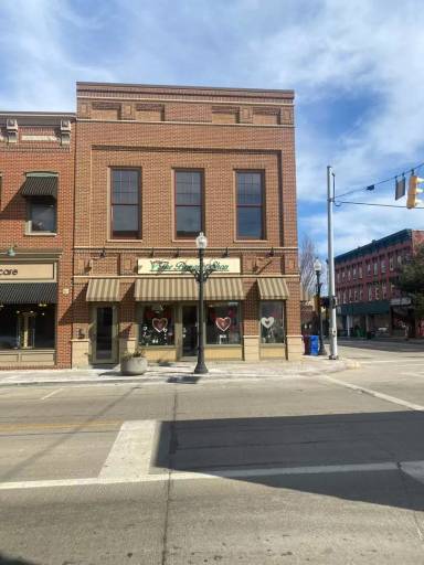 Main picture of 100-102 N Main St