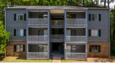 Main picture of Pine Knoll Apartments