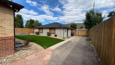 Main picture of 3212 Olive St