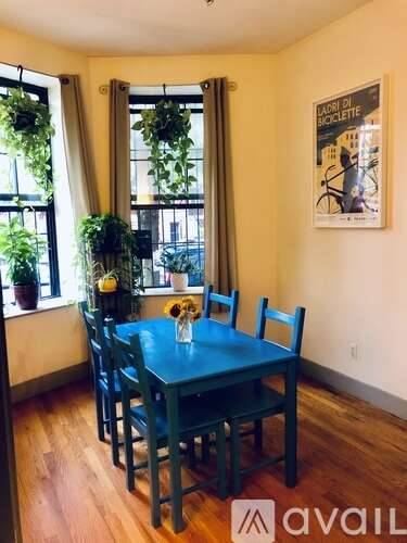Main picture of 654 Park Pl