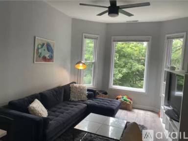 Main picture of 4321 N Damen Ave