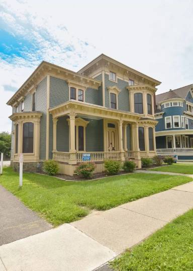 Main picture of 21 Tompkins St
