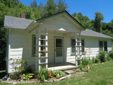 Main picture of 704 Love Hollow Rd