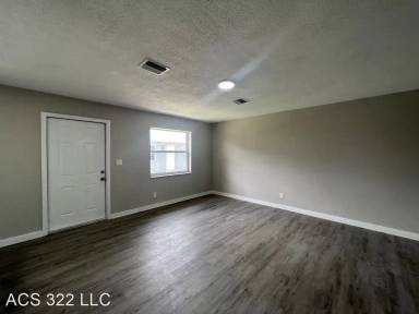 Main picture of 322 SW 14th St