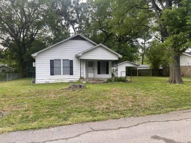 Main picture of 480 N Planters St