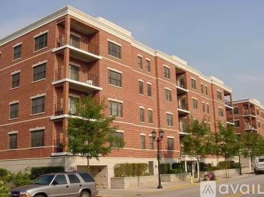 Main picture of 200 N Addison Ave