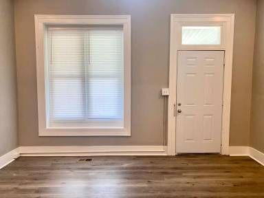 Main picture of 2114 W Burnett Ave