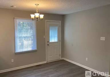 Main picture of 102 Pyle Ct