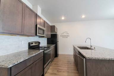 Main picture of 525 S Quillan Ct
