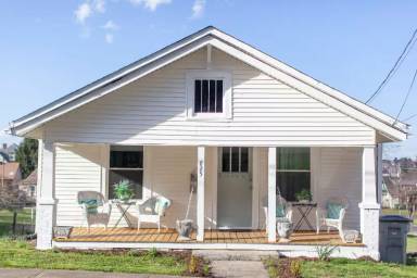 Main picture of 825 Wilson Ave