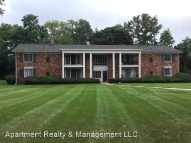 Main picture of 474 Fox Hills Dr N