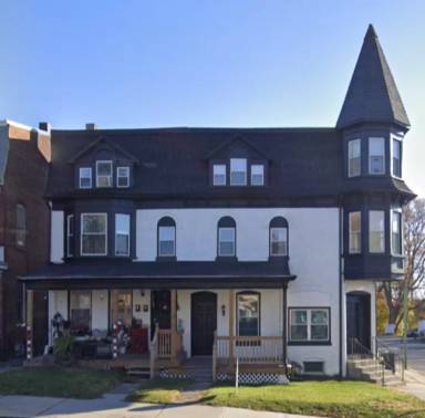 Main picture of 601 N George St