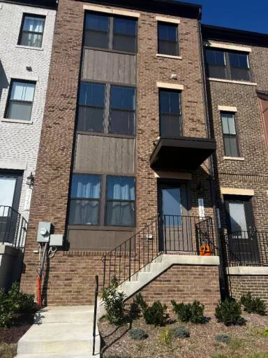 Main picture of 6730 Belcrest Rd