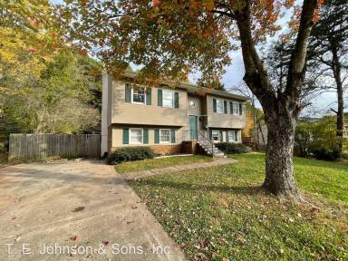 Main picture of 7615 Pine St