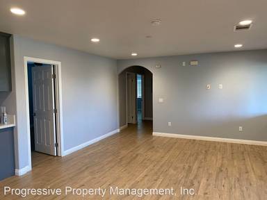 Main picture of 105 E Leatrice Ln