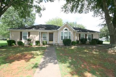 Main picture of 201 Azalea Cir