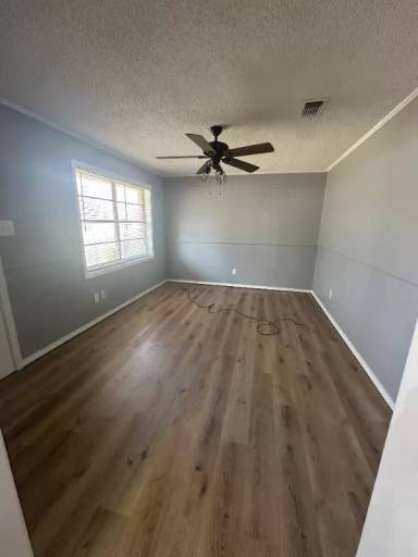 Main picture of 202 Holly Ridge Dr