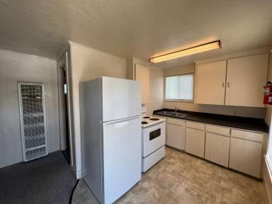 Main picture of 32 W 7th St