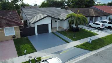 Main picture of 15882 SW 138th Ct