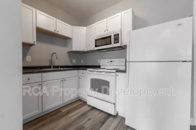 Main picture of 2831 N Kenwood Ave