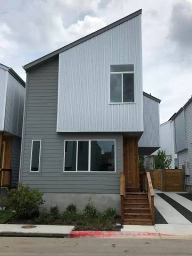 Main picture of 705 N Bluff Dr