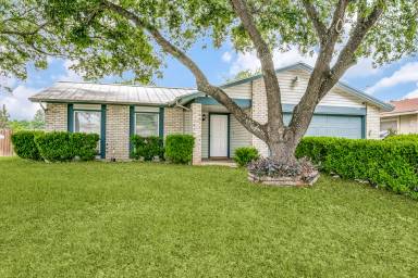 Main picture of 5007 Gordon Cooper Dr