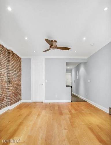 Main picture of 120 Christopher St