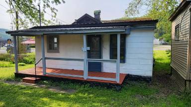 Main picture of 120 1/2 W Washington St