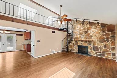 Main picture of 9933 Evergreen Ave