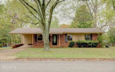 Main picture of 2023 Rodgers Dr NE