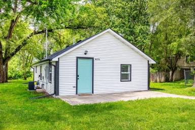 Main picture of 4076 Indianola Ave