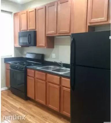 Main picture of 847 E 64th St