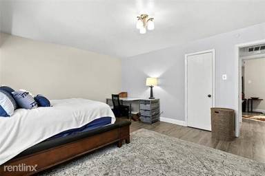 Main picture of 146 Main St