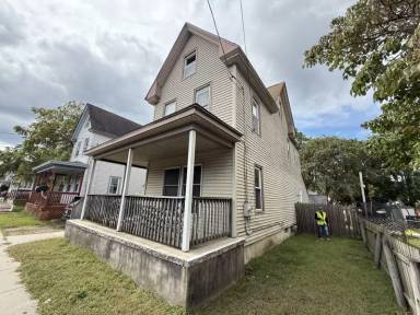 Main picture of 202 Sharp St N