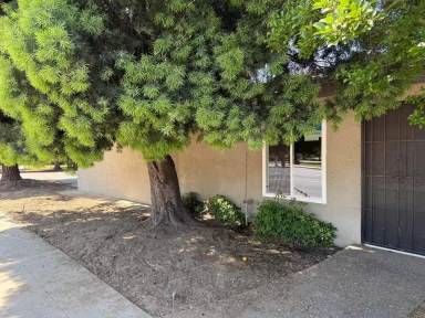 Main picture of 2807 N Fresno St