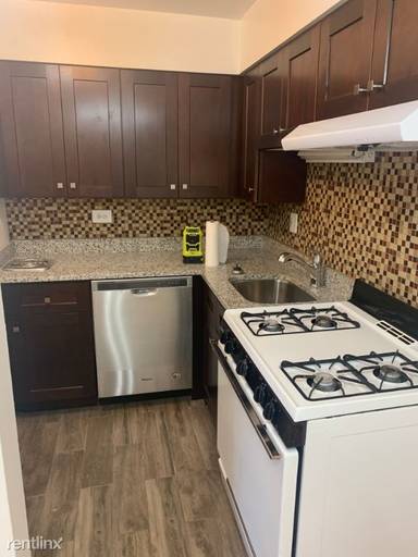 Main picture of 3710 N Pine Grove Ave