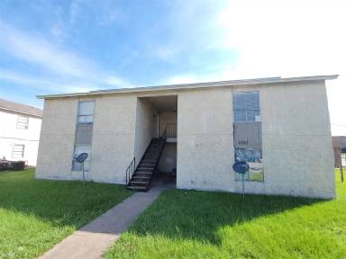 Main picture of 2703 Poplar Cir