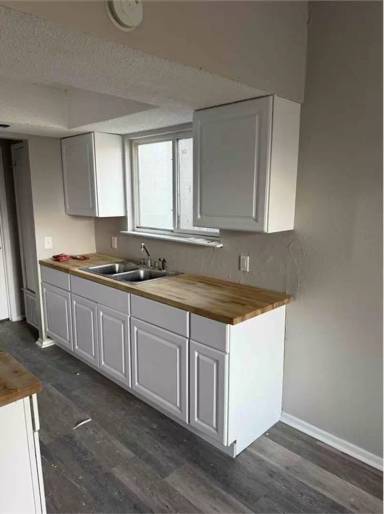Main picture of 2421 Rockridge Dr