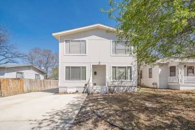 Main picture of 2323 Arbor Pl