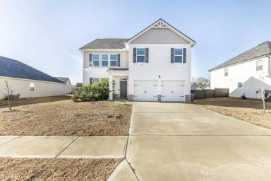 Main picture of 217 Barnyard Way