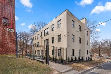 Main picture of 5811 Field Pl NE