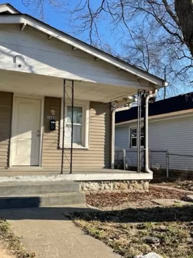 Main picture of 1608 Hoefgen St